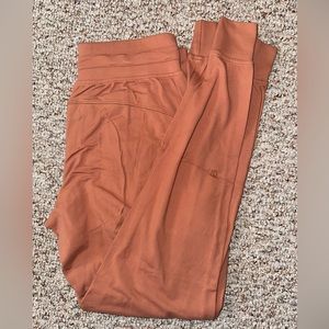 ORANGE LULULEMON JOGGERS SIZE 6 NEW CONDITION